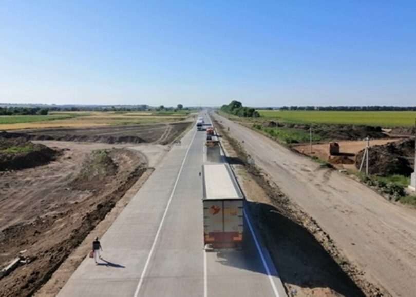Будівництво бетонної дороги в Полтавській області