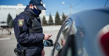 Сервісні центри МВС не видають права і документи на авто: скільки штрафу за це заплатять водії