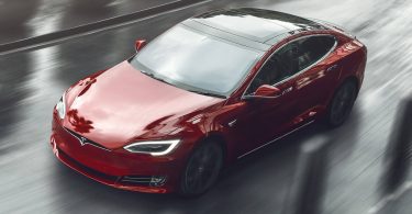Опубліковано перший звіт про загадкову аварію Tesla без водія