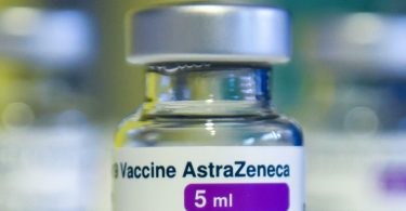 AstraZeneca зробила заяву про свою вакцину