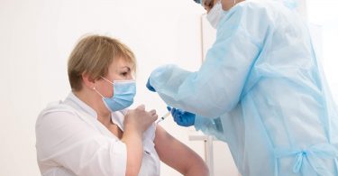 В Україні різко впав темп вакцинації