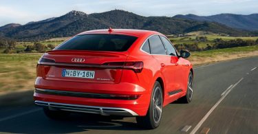 Оновлений Audi e-tron зможе проїжджати без підзарядки 600 км
