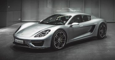 Porsche планує випустити ще один електричний седан