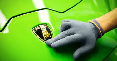 Завод Lamborghini забезпечений замовленнями на суперкари до весни 2022 року