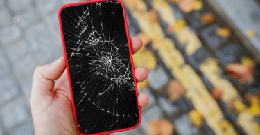 Дисплеї гнучких iPhone зможуть передбачати появу тріщин