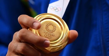 Олімпійські медалі з смартфонів виявилися низької якості