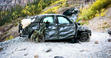 Подивіться, що сталося з Ford Bronco, який зірвався з гори в 120-метрову прірву
