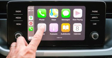 Apple навчить iPhone управляти клімат-контролем і сидіннями в автомобілях