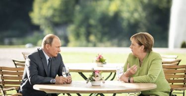 Меркель усвідомила розбіжності з Путіним ще в 2001