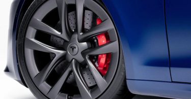Tesla випустила карбон-керамічні гальма для електрокара Model S