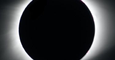 NASA опублікувало відео рідкісного повного сонячного затемнення