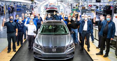 Volkswagen випустив останній седан Passat