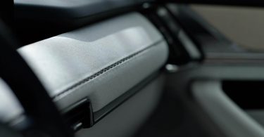 Mazda показала деталі інтер'єру великого кросовера CX-60