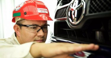 Toyota відправить у простій дев'ять заводів