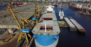 Україна почала експорт зерна через румунський порт