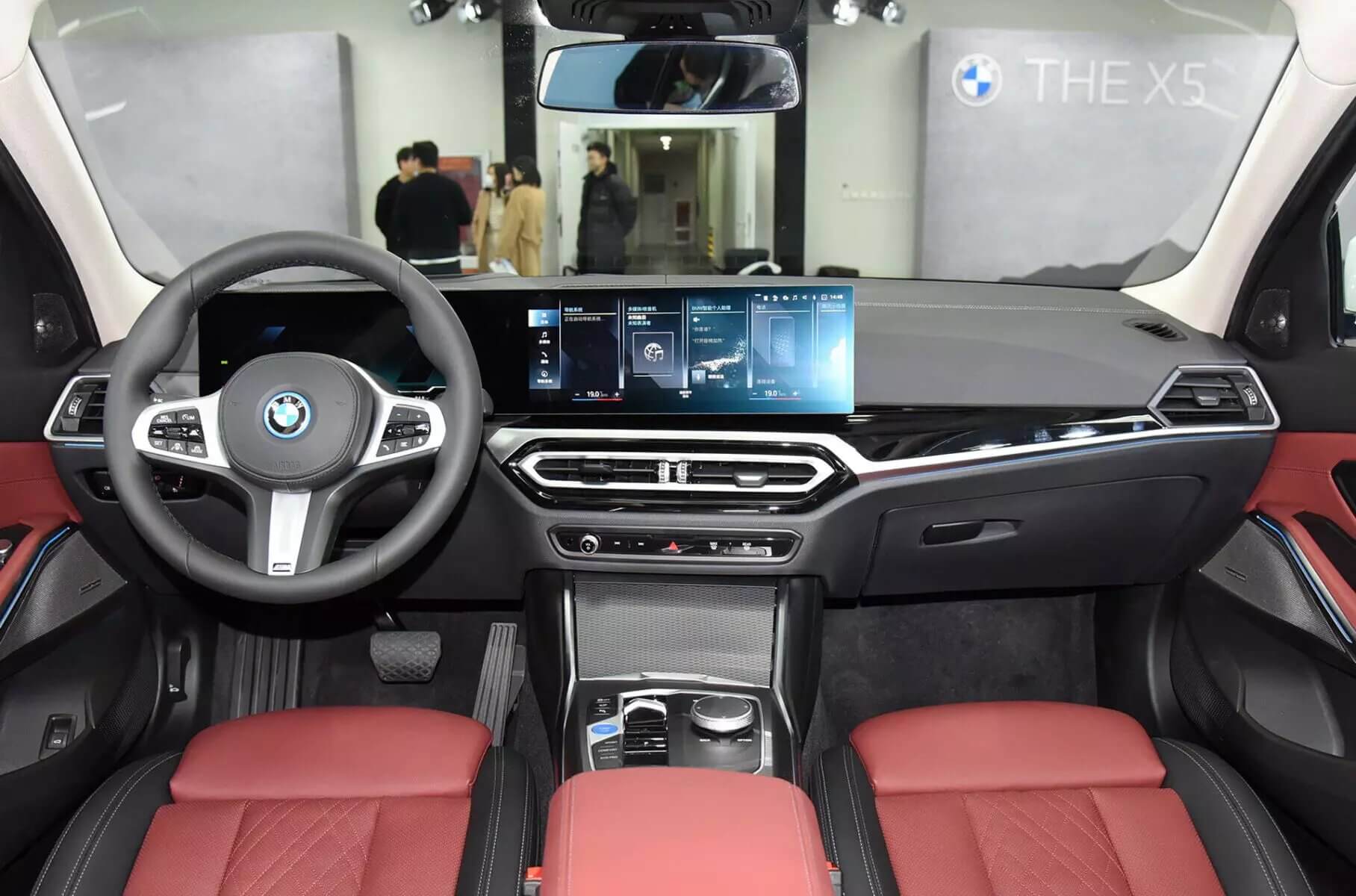 Інтер'єр нової BMW i3 eDrive35L